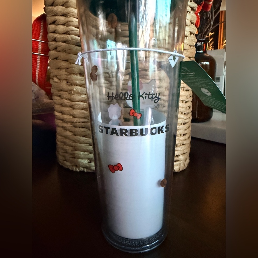 2025 Starbucks x Hello Kitty Sanrio Limited Edition Cold Cup Tumbler 24oz NWT - Picture 4 of 4